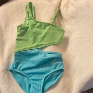 Art Class girl’s swimsuit -NWOT - size M (8)